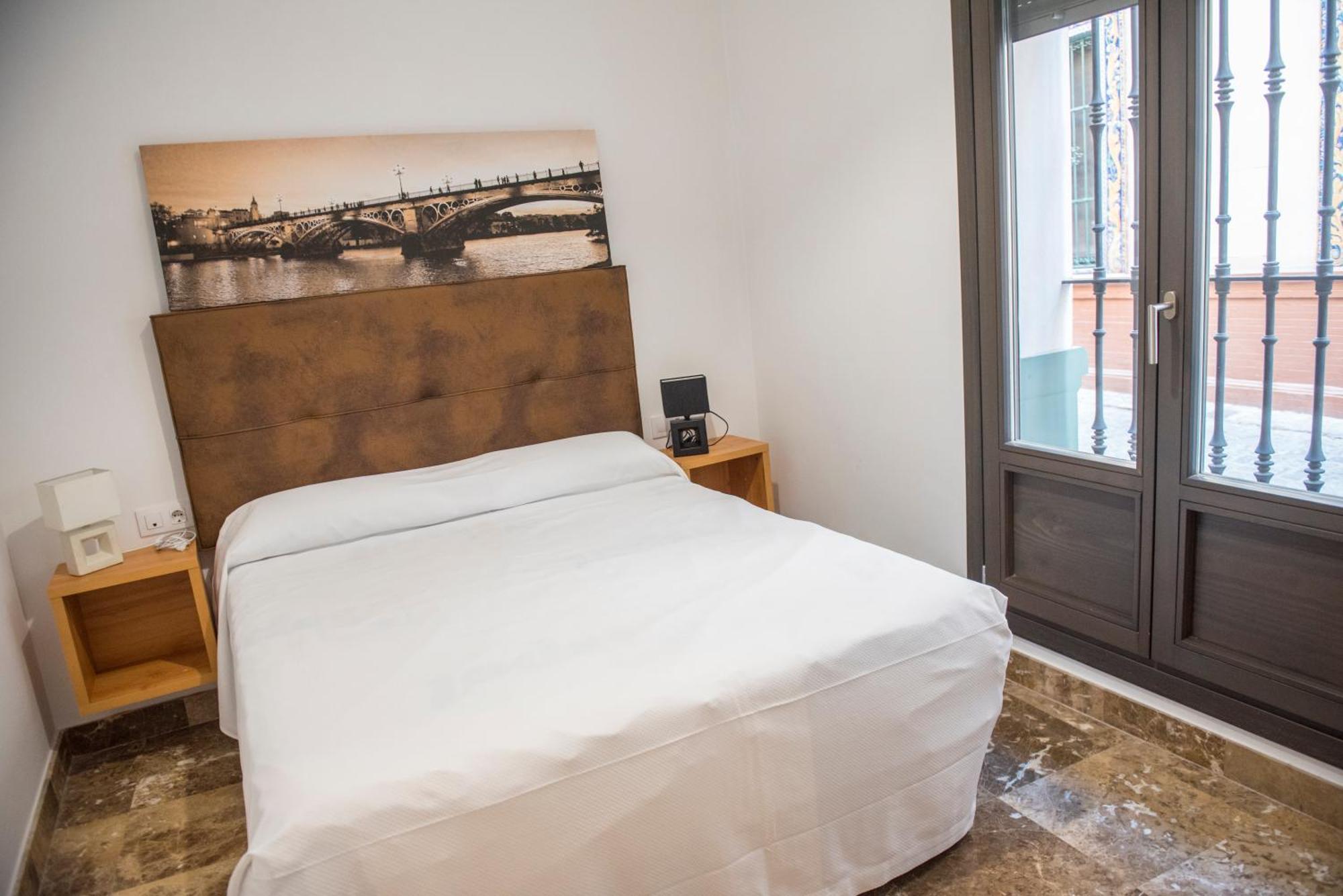 Apartamentos Luxury Puente De Triana Севиля Екстериор снимка