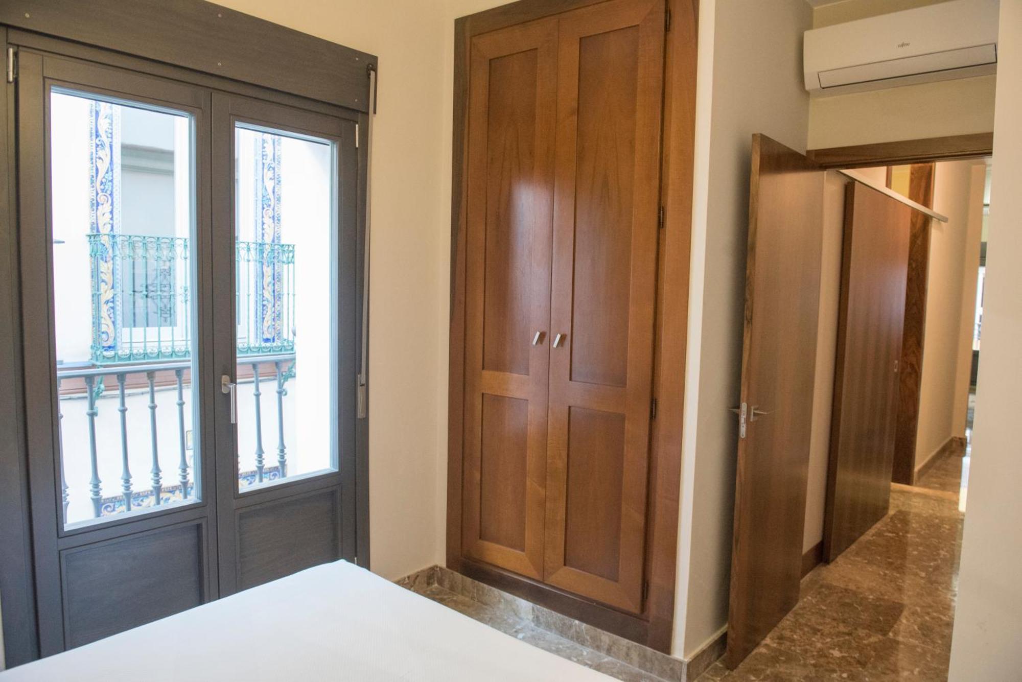 Apartamentos Luxury Puente De Triana Севиля Екстериор снимка