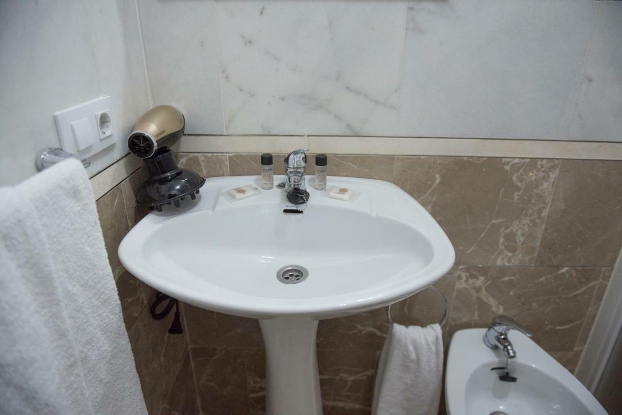 Apartamentos Luxury Puente De Triana Севиля Екстериор снимка