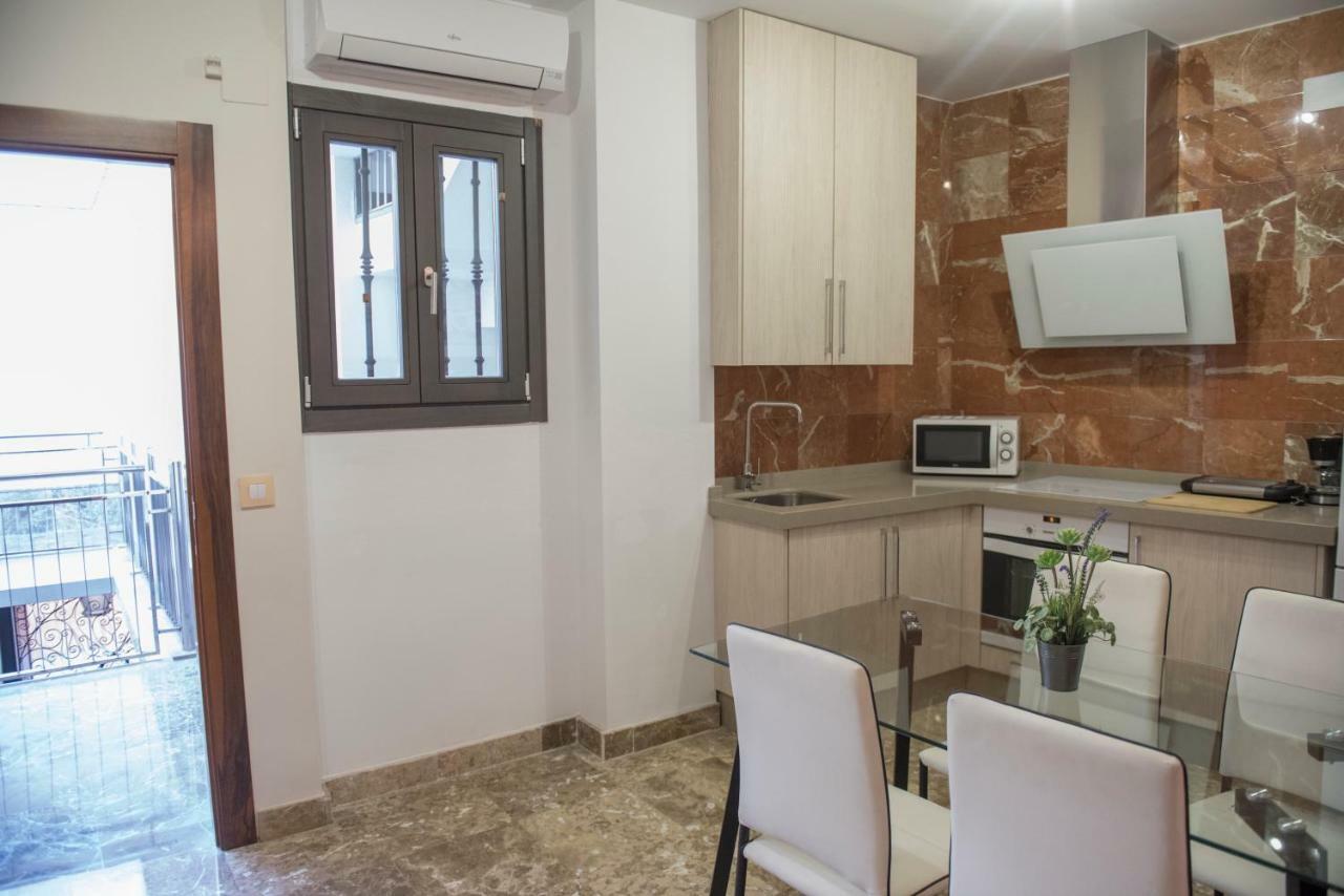 Apartamentos Luxury Puente De Triana Севиля Екстериор снимка