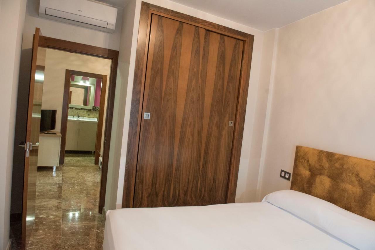 Apartamentos Luxury Puente De Triana Севиля Екстериор снимка